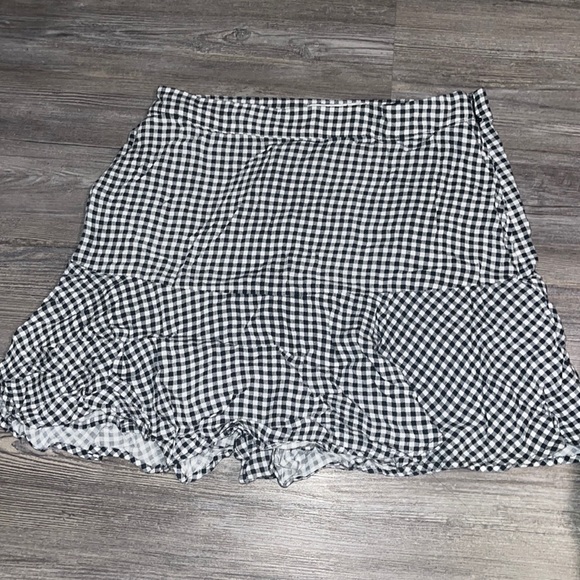 Gingham Skort! - Picture 2 of 2